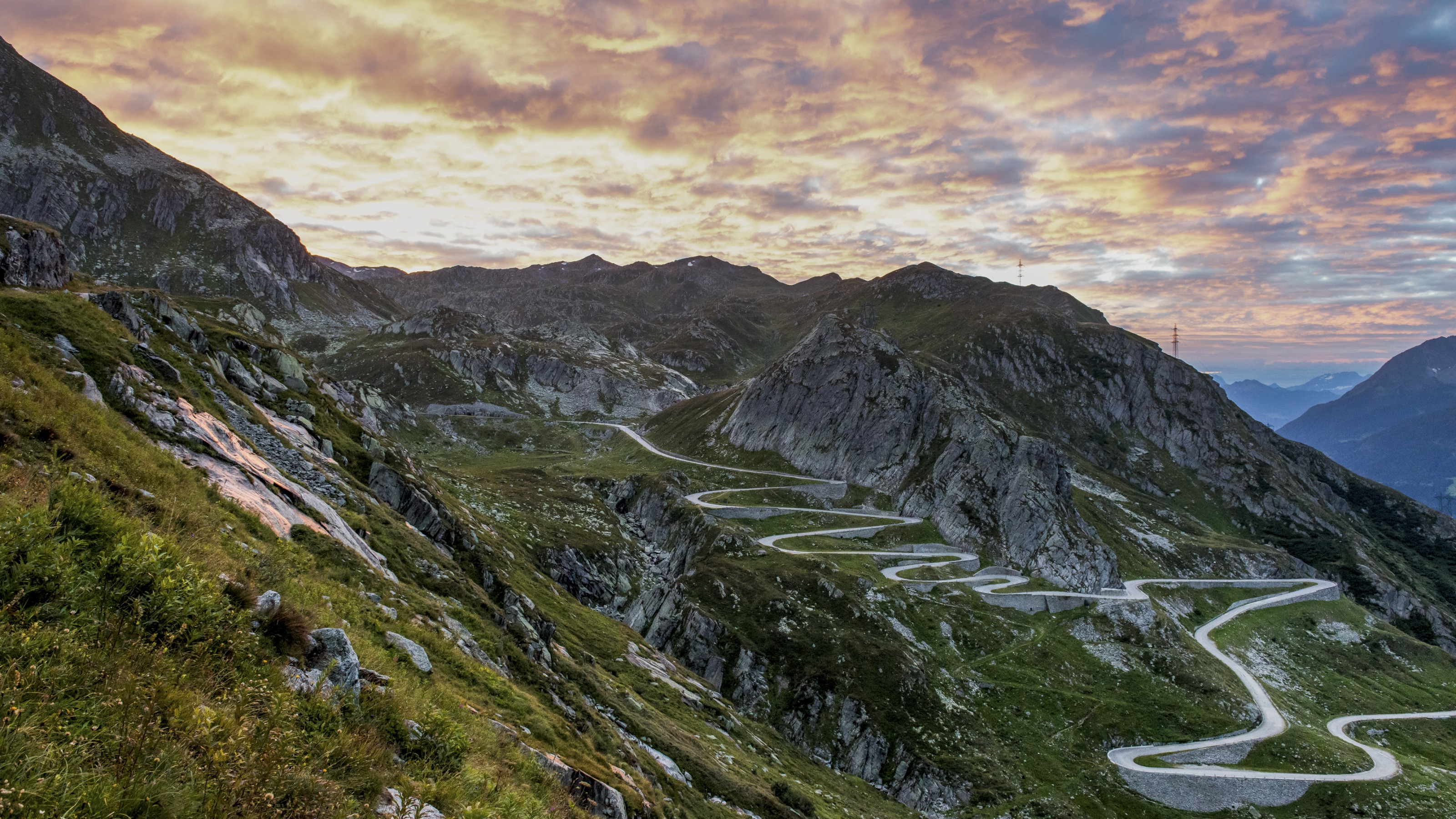 St Gotthard Pass Nostalgie Tremola Schweiz Tourismus